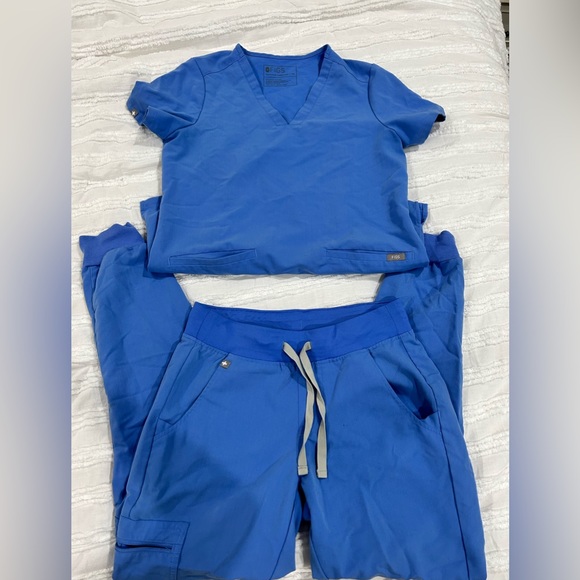 ⭐️FIGS SCRUBS⭐️ - Picture 1 of 5